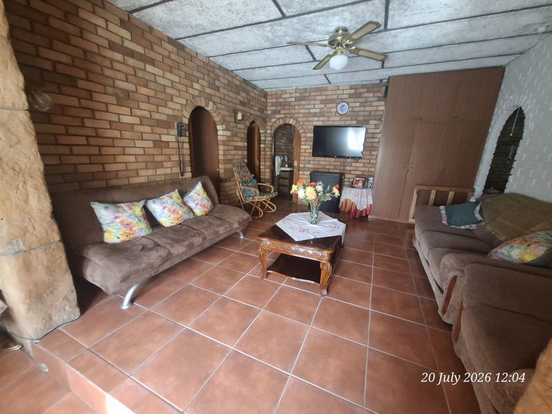 Spacious Family Home with Fantastic Entertainment Area in Pioneer Park - Photo 10