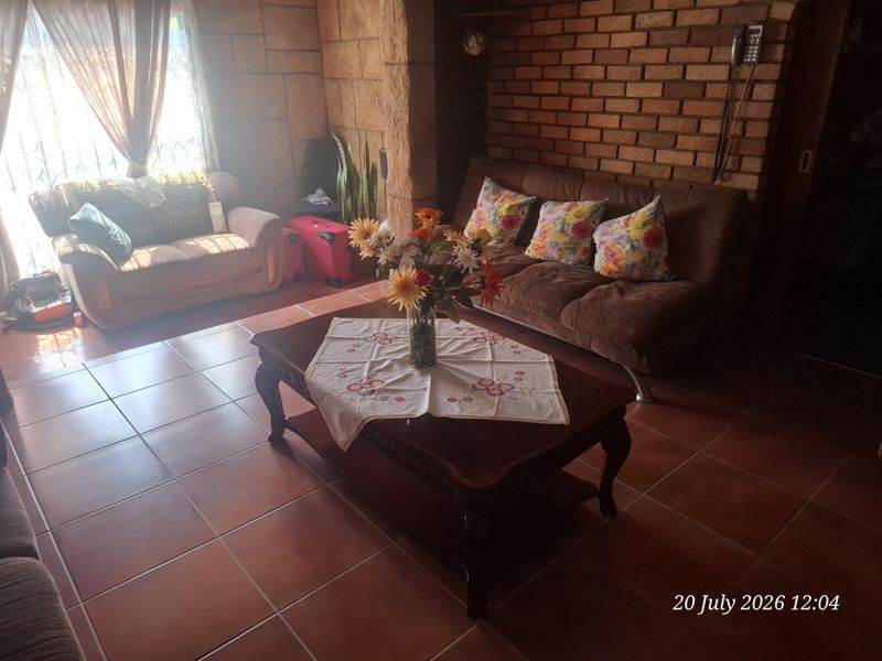 Spacious Family Home with Fantastic Entertainment Area in Pioneer Park - Photo 9
