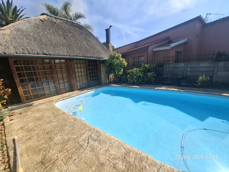 Spacious Family Home with Fantastic Entertainment Area in Pioneer Park - Photo 4