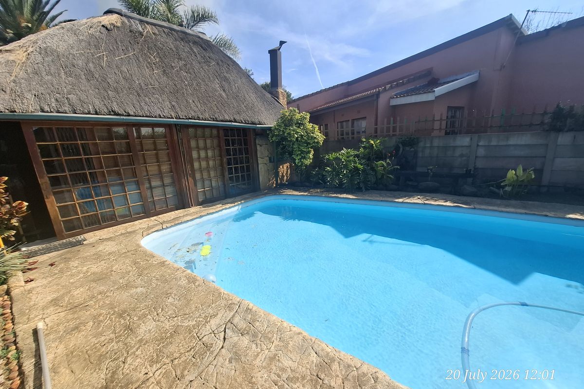 Spacious Family Home with Fantastic Entertainment Area in Pioneer Park - Photo 4