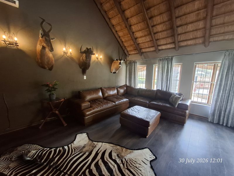 Your Dream Rental Awaits – Stunning 4 Bedroom Home with Pool and Lapa - Photo 2