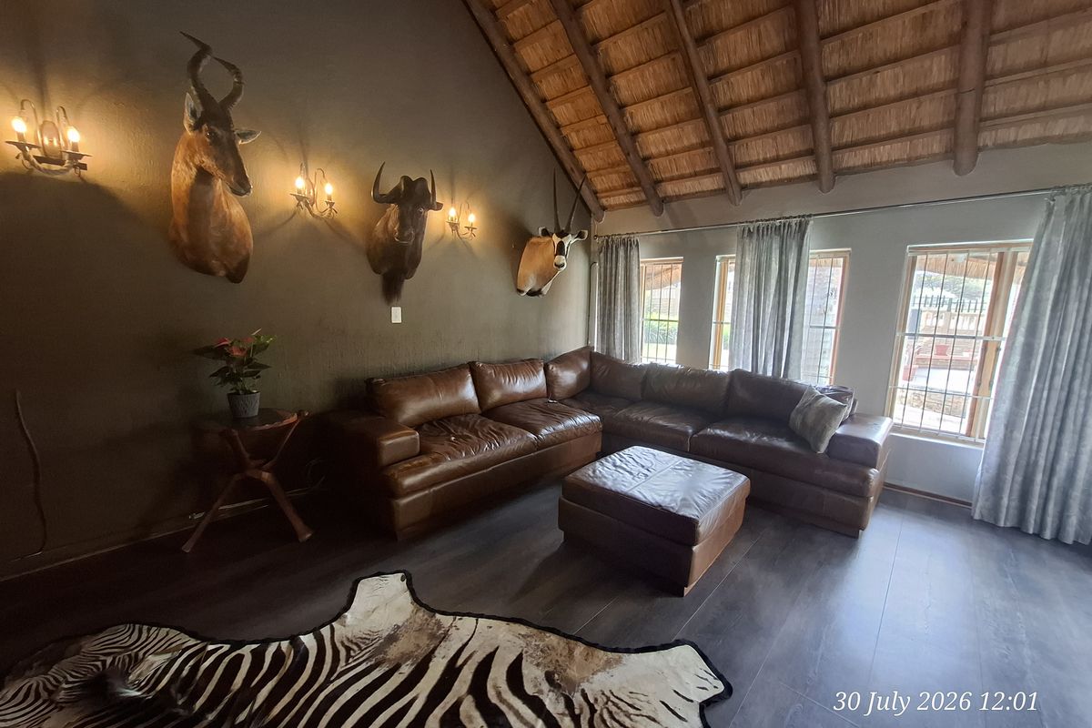 Your Dream Rental Awaits – Stunning 4 Bedroom Home with Pool and Lapa - Photo 2