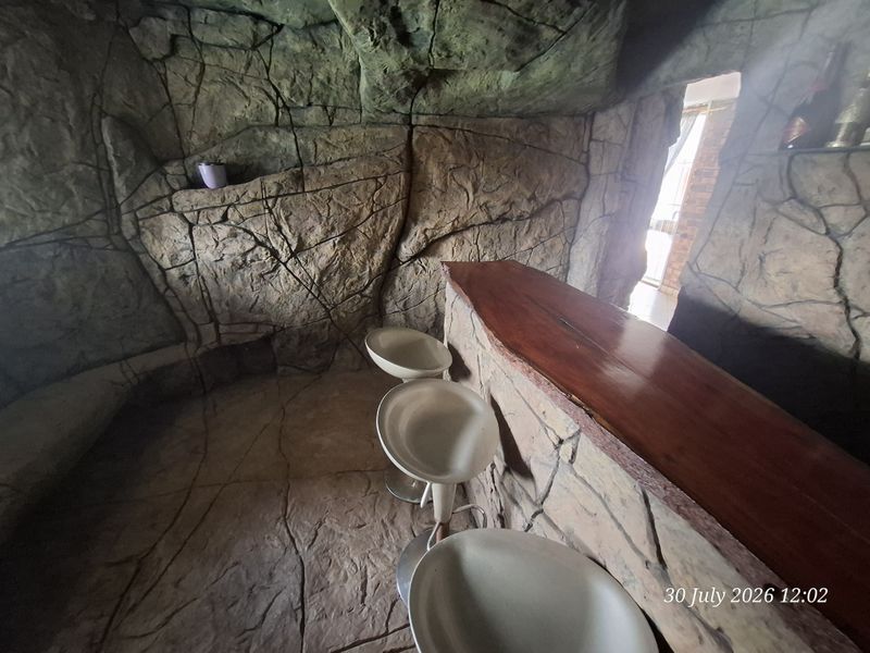 Your Dream Rental Awaits – Stunning 4 Bedroom Home with Pool and Lapa - Photo 4