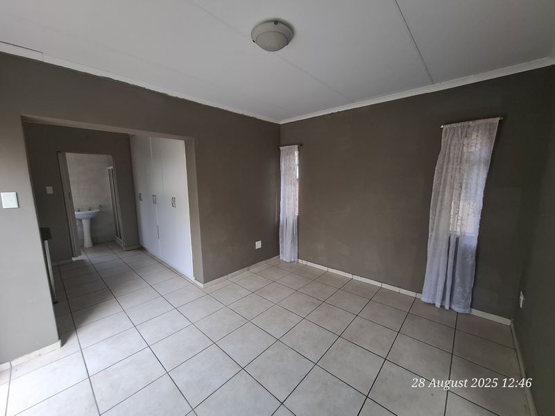 Neat, Pet-Friendly Granny Flat Close to Drakensberg Primary - Photo 3