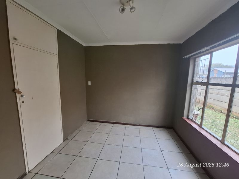 Neat, Pet-Friendly Granny Flat Close to Drakensberg Primary - Photo 7