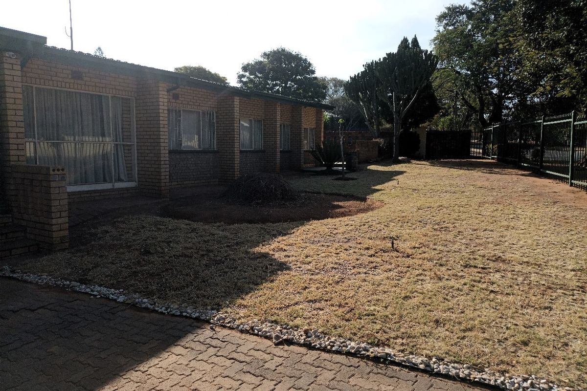 Lavish family living 5-bedroom Home - Photo 3