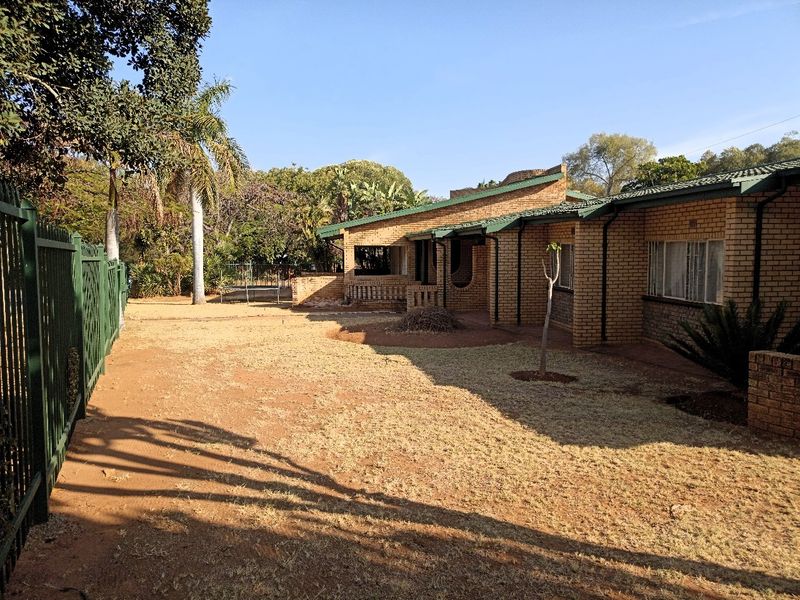 Lavish family living 5-bedroom Home - Photo 5