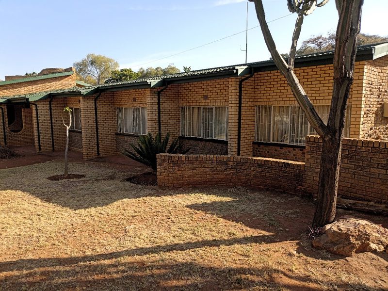 Lavish family living 5-bedroom Home - Photo 6