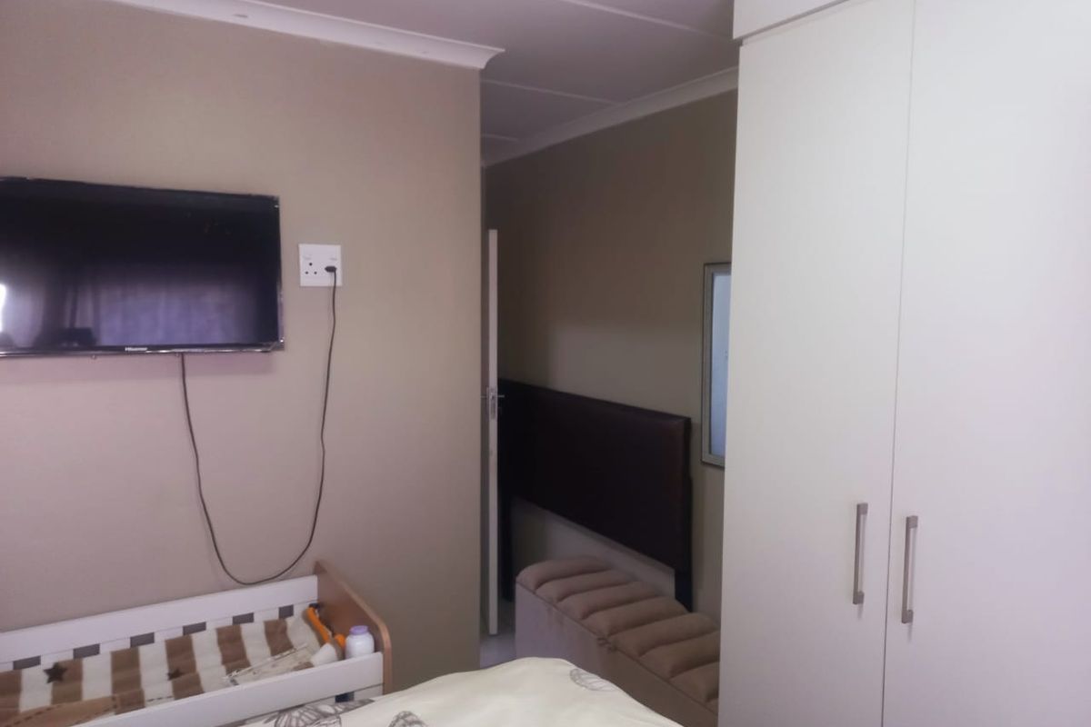 ********CENTURY 21 IS PROUD TO PRESENT***** - Photo 2