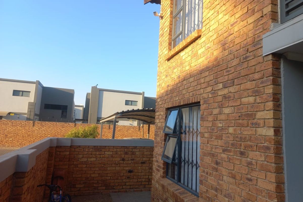 ********CENTURY 21 IS PROUD TO PRESENT***** - Photo 5