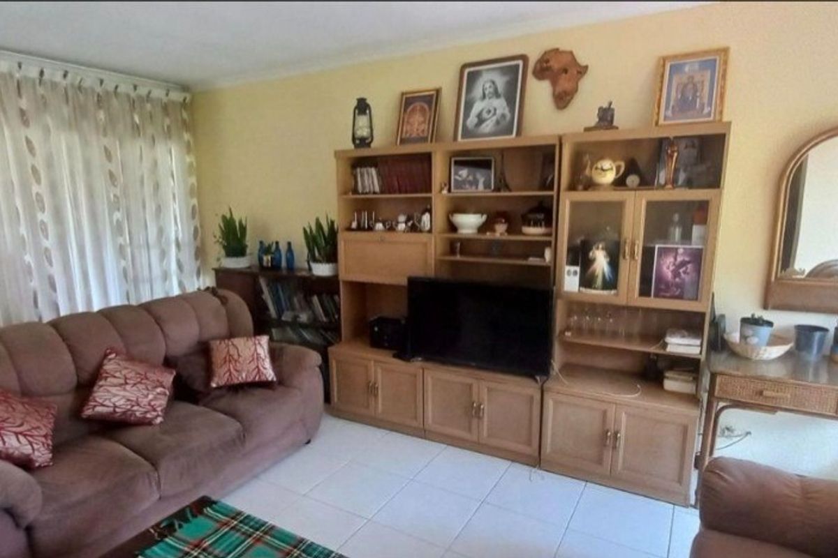 House For Sale In Benoni - Photo 3
