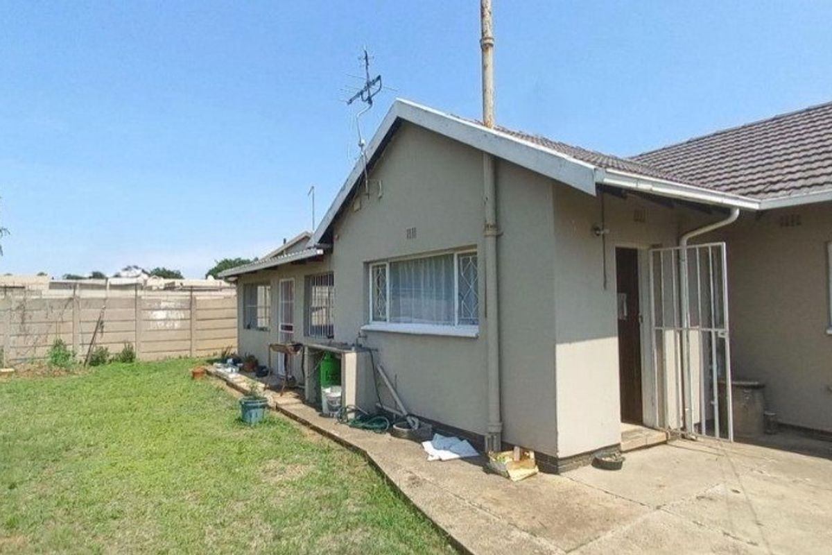 House For Sale In Benoni - Photo 2