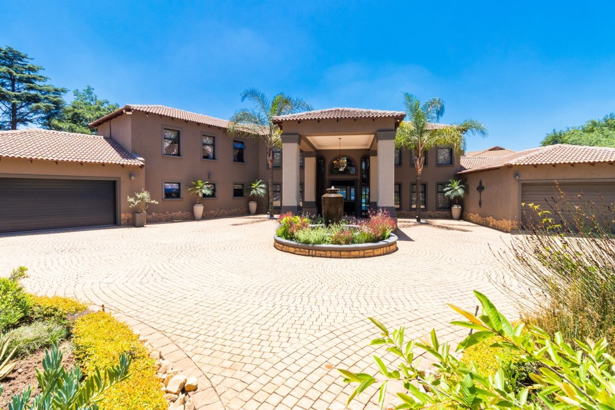 House For Sale In Benoni - Photo 2