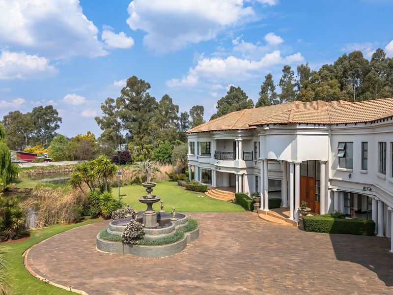 An Exceptional Estate for the Discerning Buyer - Photo 2