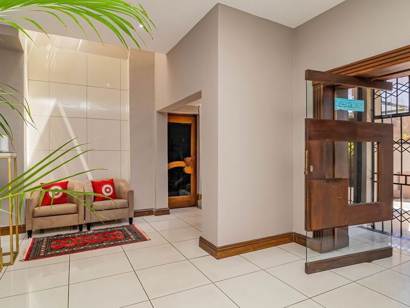 EXCEPTIONAL 9-BEDROOM RESIDENCE IN FARRARMERE - Photo 7