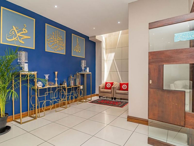 EXCEPTIONAL 9-BEDROOM RESIDENCE IN FARRARMERE - Photo 6
