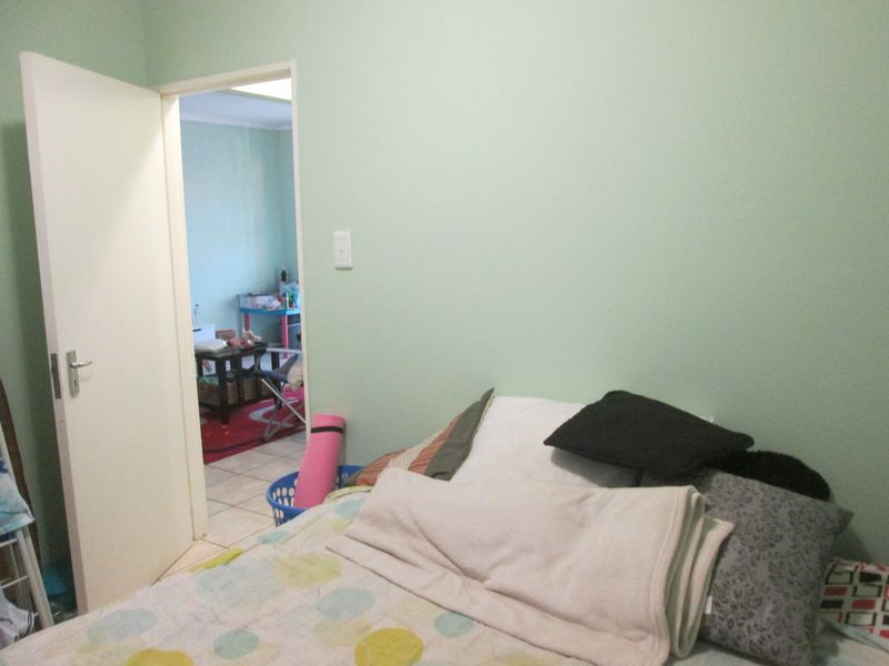 Modern Two-Bedroom First-Floor Apartment in Witfield - Photo 10