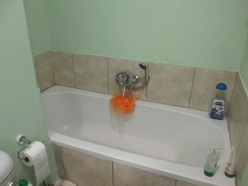 Modern Two-Bedroom First-Floor Apartment in Witfield - Photo 8