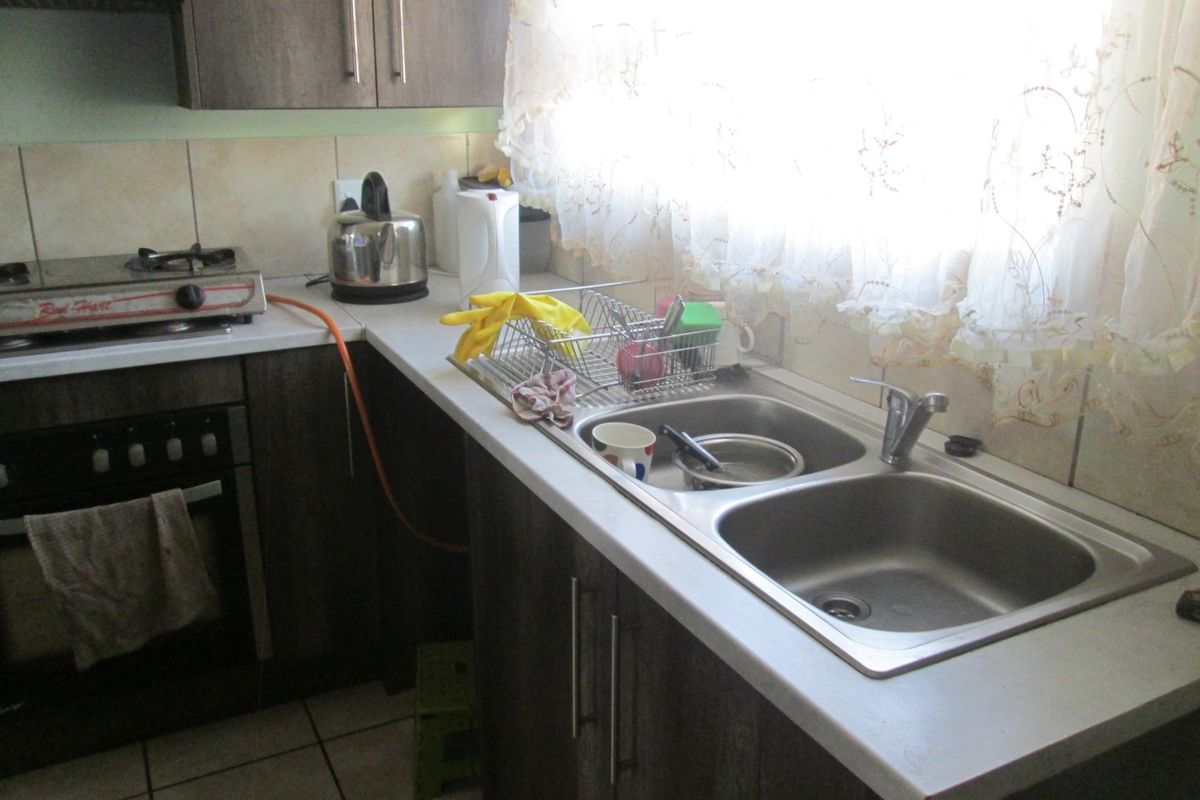 Modern Two-Bedroom First-Floor Apartment in Witfield - Photo 5