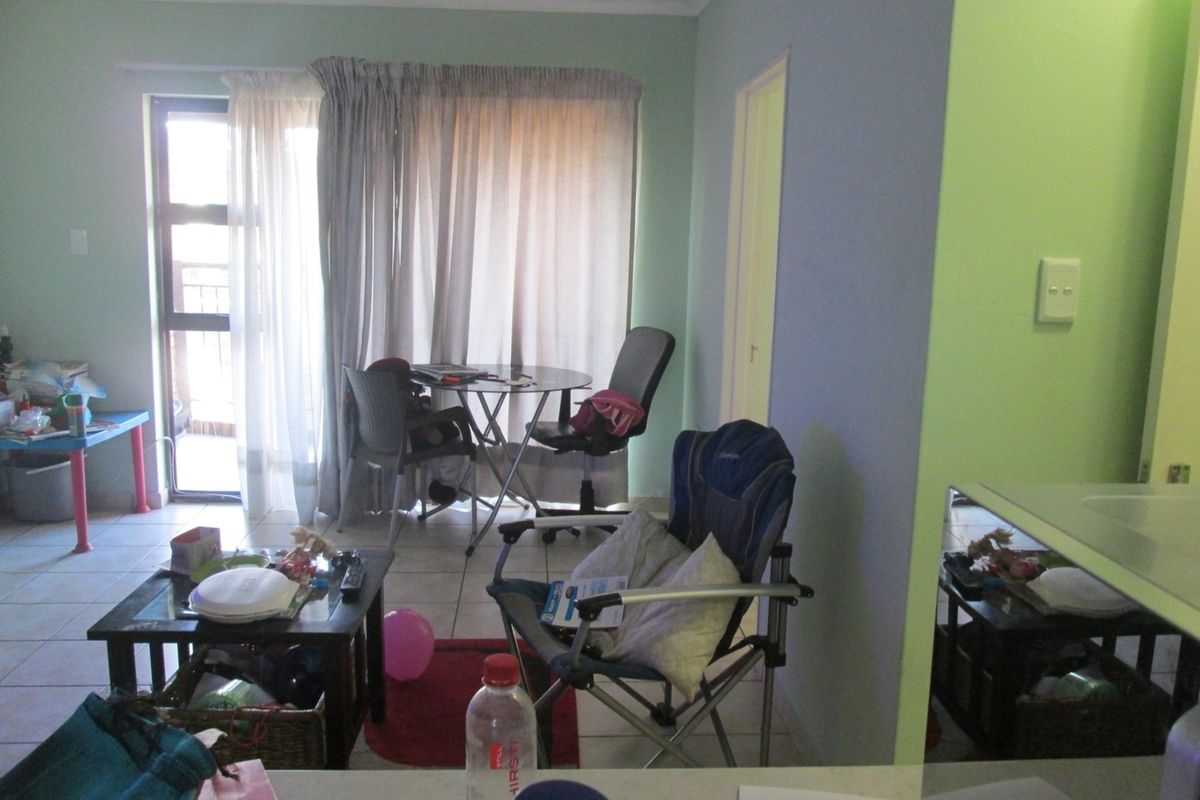 Modern Two-Bedroom First-Floor Apartment in Witfield - Photo 3