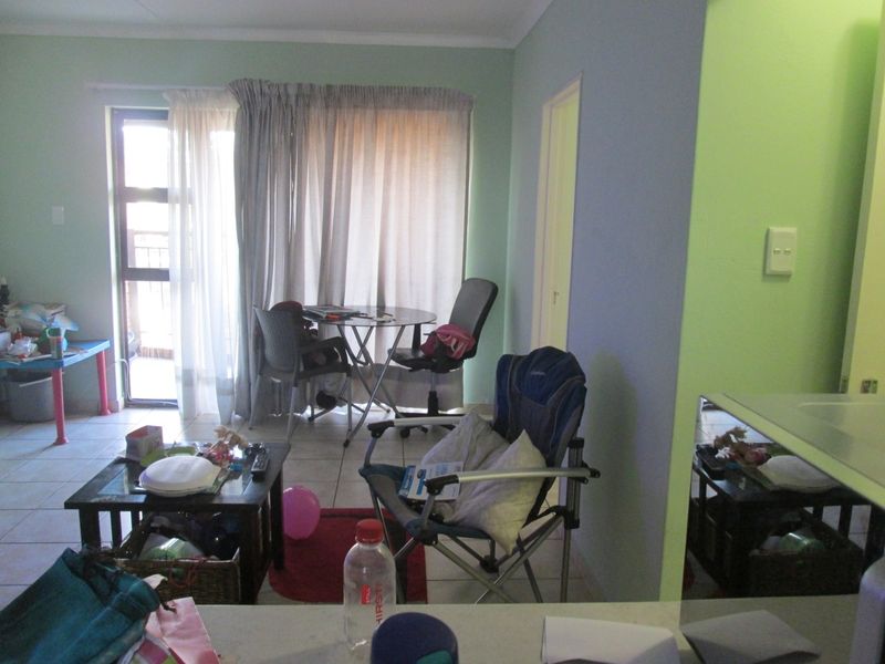 Modern Two-Bedroom First-Floor Apartment in Witfield - Photo 3