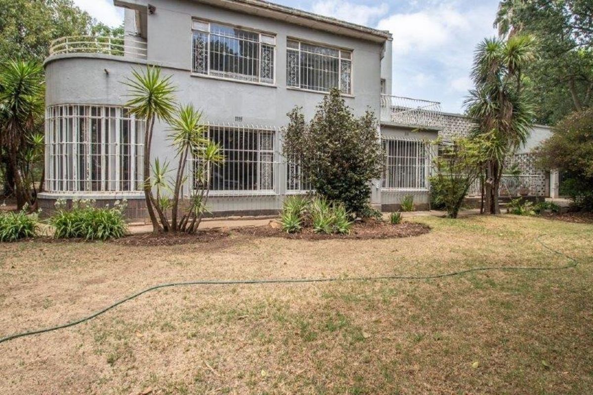A HOME FOR THE BIG FAMILY IN WEBBER, GERMISTON. IDEAL FOR BUSINESS OFFICES. - Photo 2
