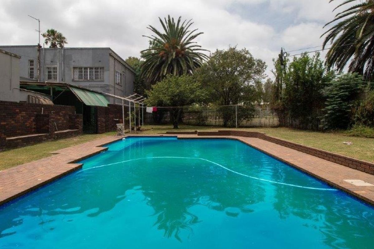 A HOME FOR THE BIG FAMILY IN WEBBER, GERMISTON. IDEAL FOR BUSINESS OFFICES. - Photo 3