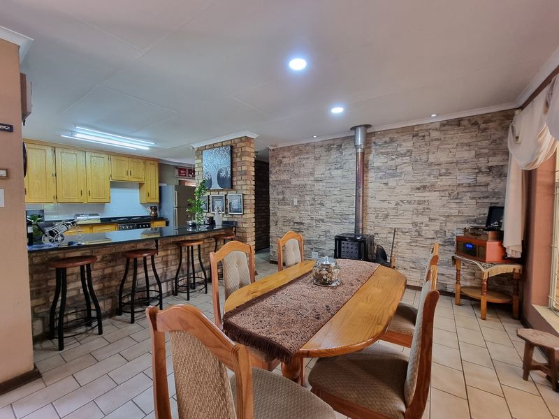 Spacious Multi-Home Property with Endless Potential – Ideal for Big Families or Savvy Investors! - Photo 9