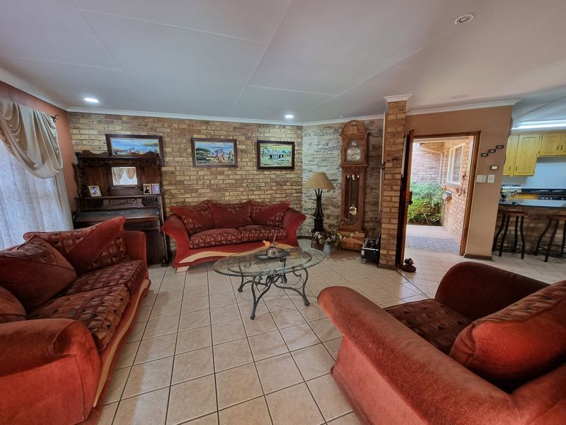 Spacious Multi-Home Property with Endless Potential – Ideal for Big Families or Savvy Investors! - Photo 7