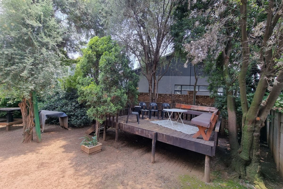 Spacious Multi-Home Property with Endless Potential – Ideal for Big Families or Savvy Investors! - Photo 4