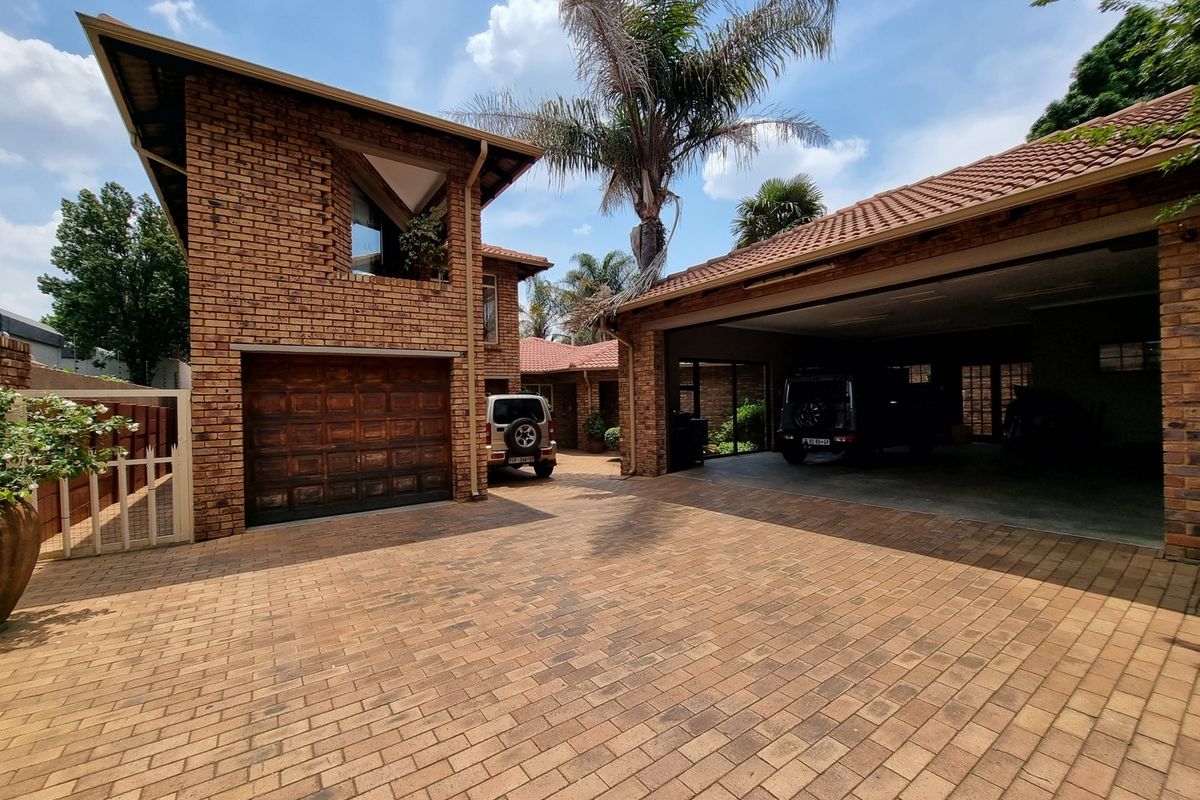 Spacious Multi-Home Property with Endless Potential – Ideal for Big Families or Savvy Investors! - Photo 3