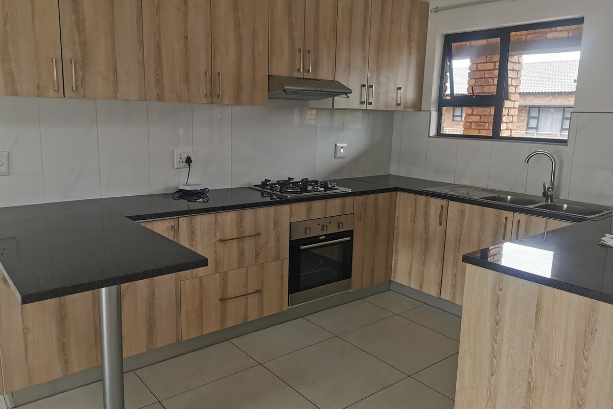 Beautiful Ultra-Modern Apartment in Witfield – FOR SALE - Photo 2