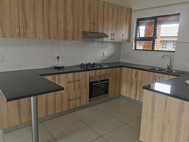 Beautiful Ultra-Modern Apartment in Witfield – FOR SALE - Photo 2