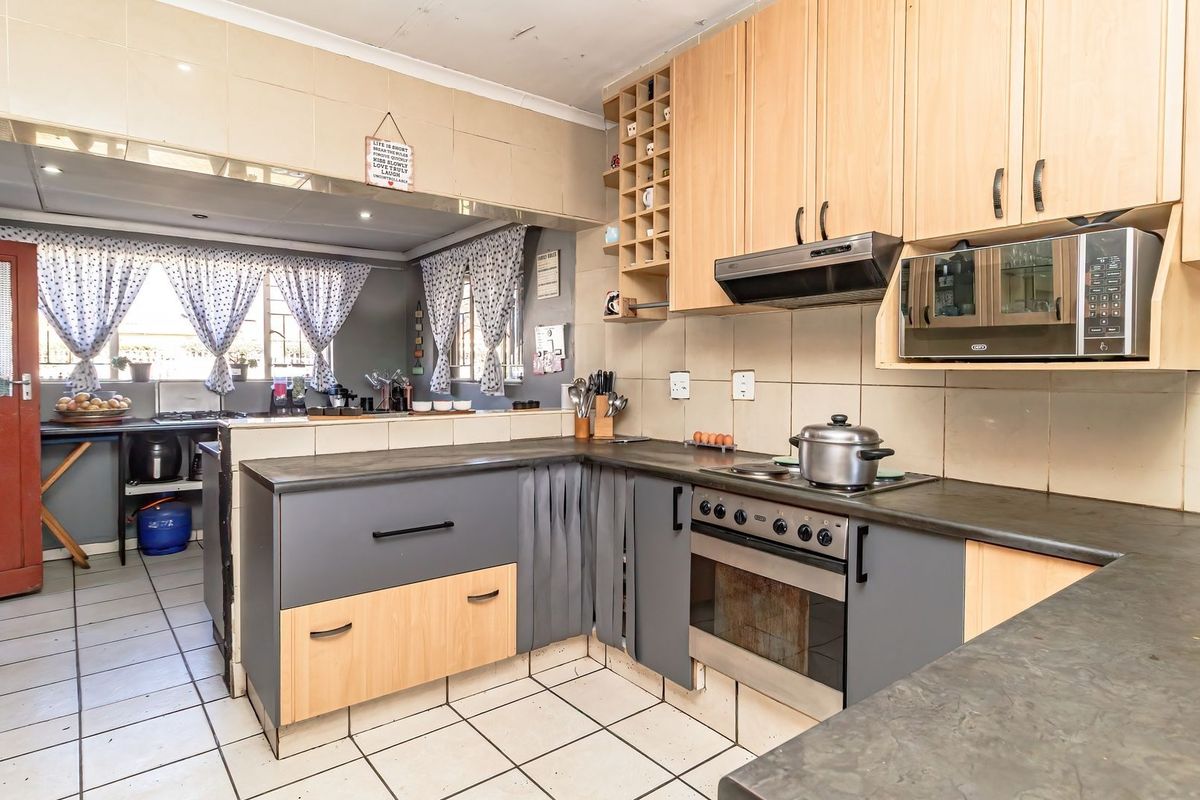 Spacious Family Home with Endless Potential for Sale in Witfield - Sole and Exclusive Mandate - Photo 4