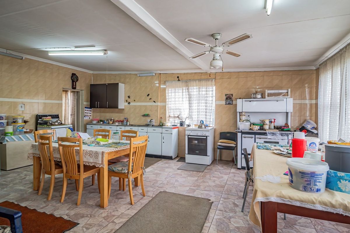 Three-Bedroom Family Home for Sale in Primrose - Sole & Exclusive Mandate - Photo 2