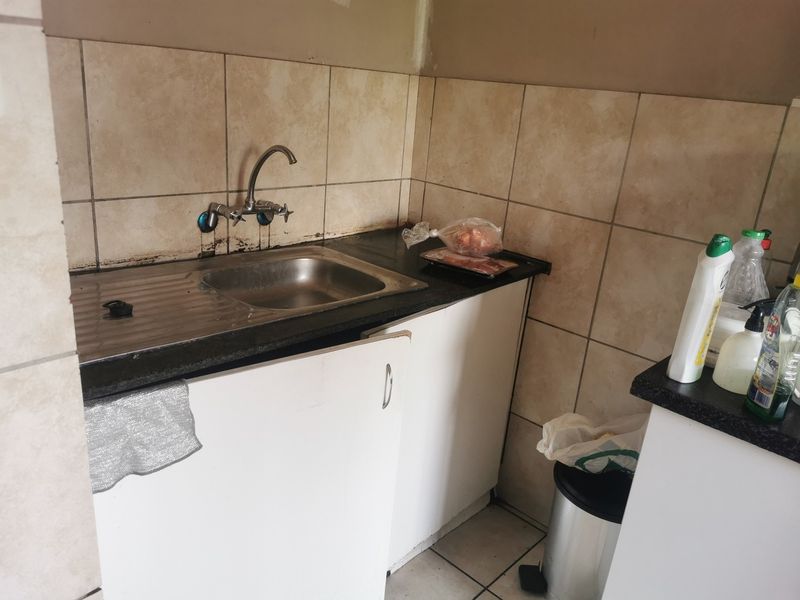 Two-Bedroom Apartment for Sale in Wychwood - SOLE & EXCLUSIVE MANDATE - Photo 5