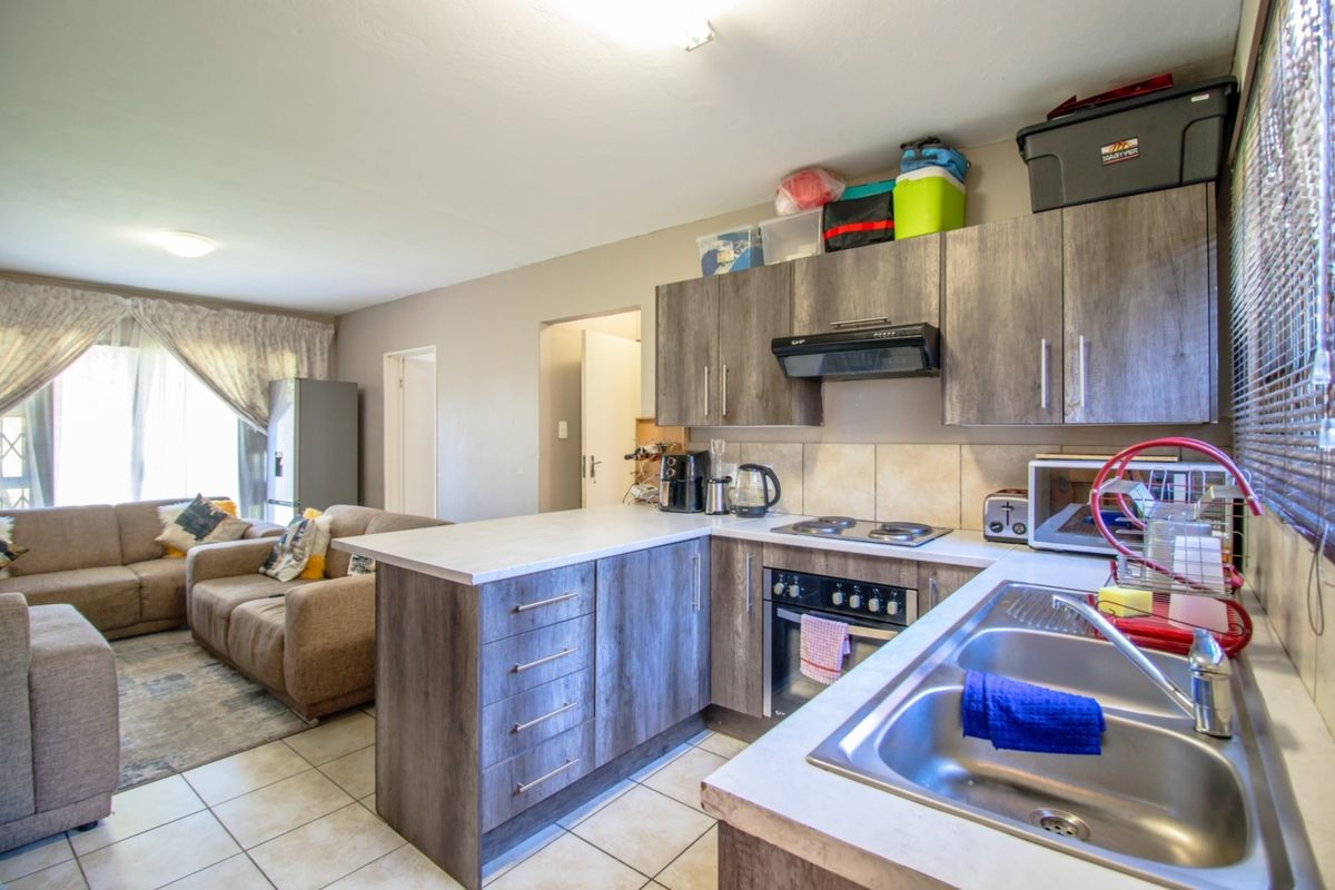 Beautiful Two-Bedroom Ground-Floor Apartment for Sale in Witfield - Photo 5