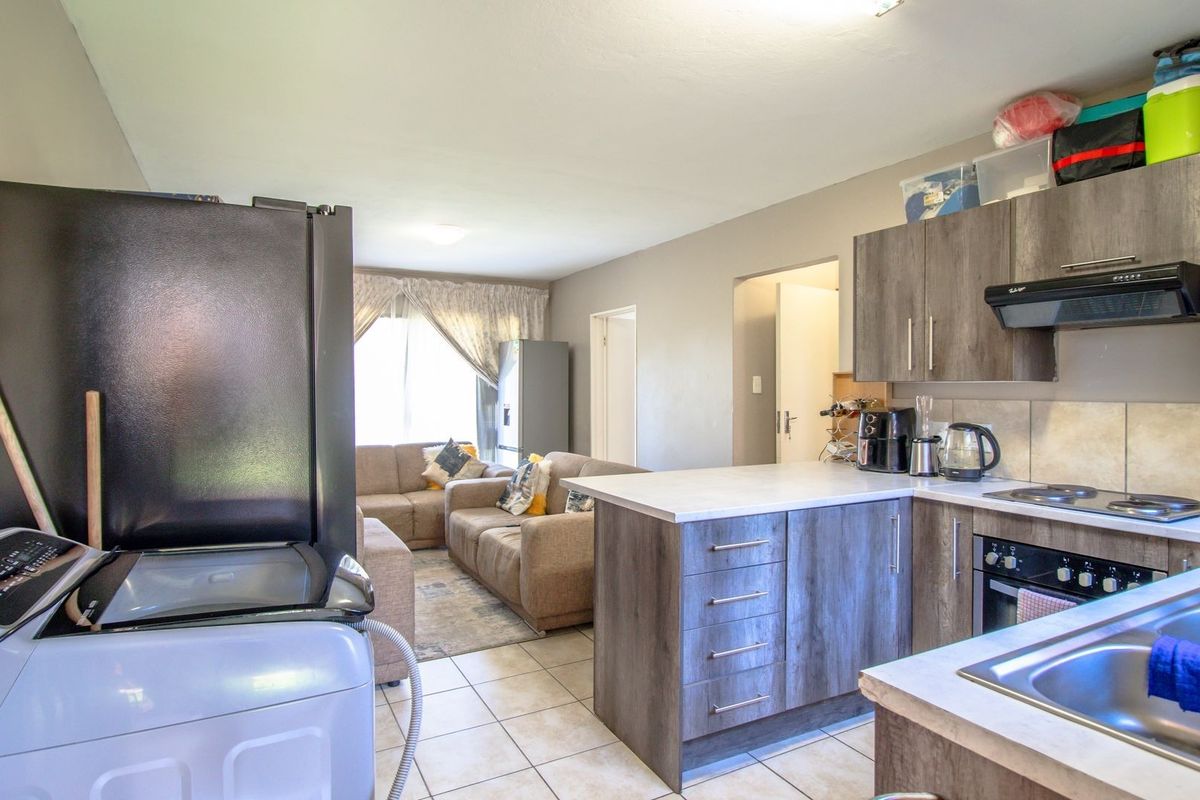 Beautiful Two-Bedroom Ground-Floor Apartment for Sale in Witfield - Photo 4