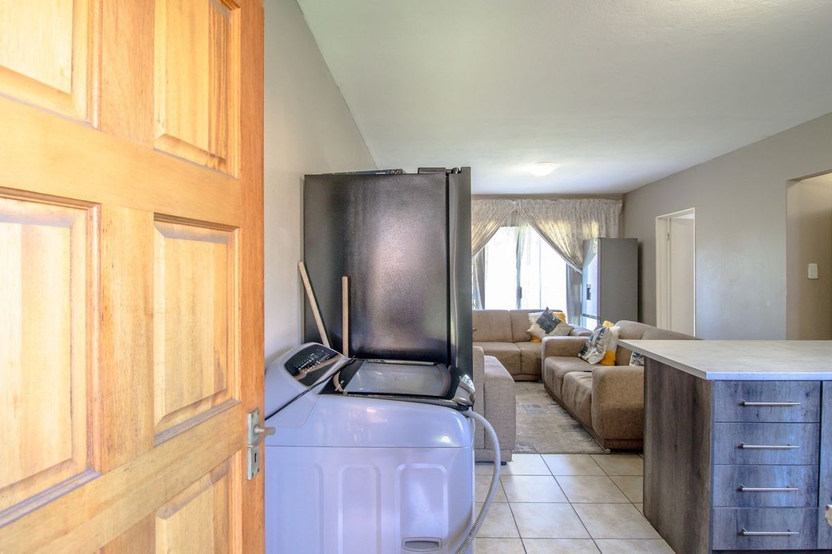 Beautiful Two-Bedroom Ground-Floor Apartment for Sale in Witfield - Photo 3