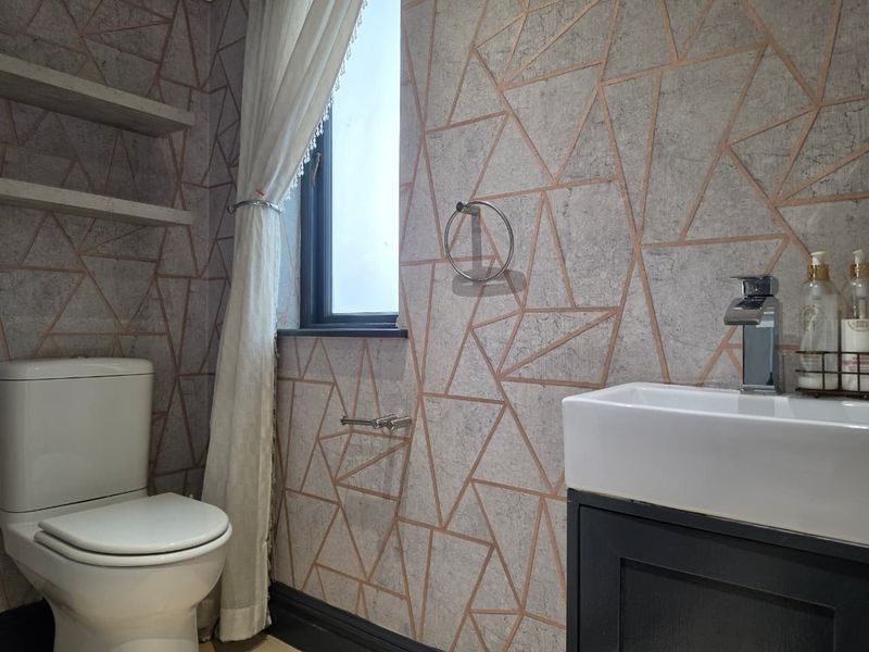 EXCLUSIVE VILLE D'FLEUR LIVING – LUXURY, ELEGANCE & EXCEPTIONAL VALUE! - Photo 10