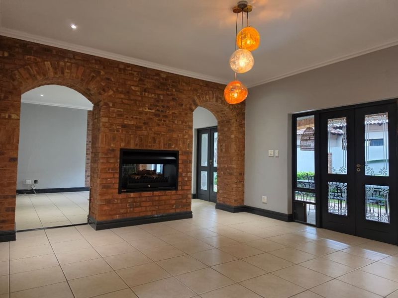 EXCLUSIVE VILLE D'FLEUR LIVING – LUXURY, ELEGANCE & EXCEPTIONAL VALUE! - Photo 8