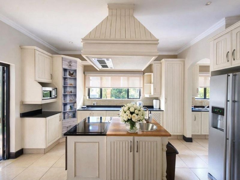 EXCLUSIVE VILLE D'FLEUR LIVING – LUXURY, ELEGANCE & EXCEPTIONAL VALUE! - Photo 4