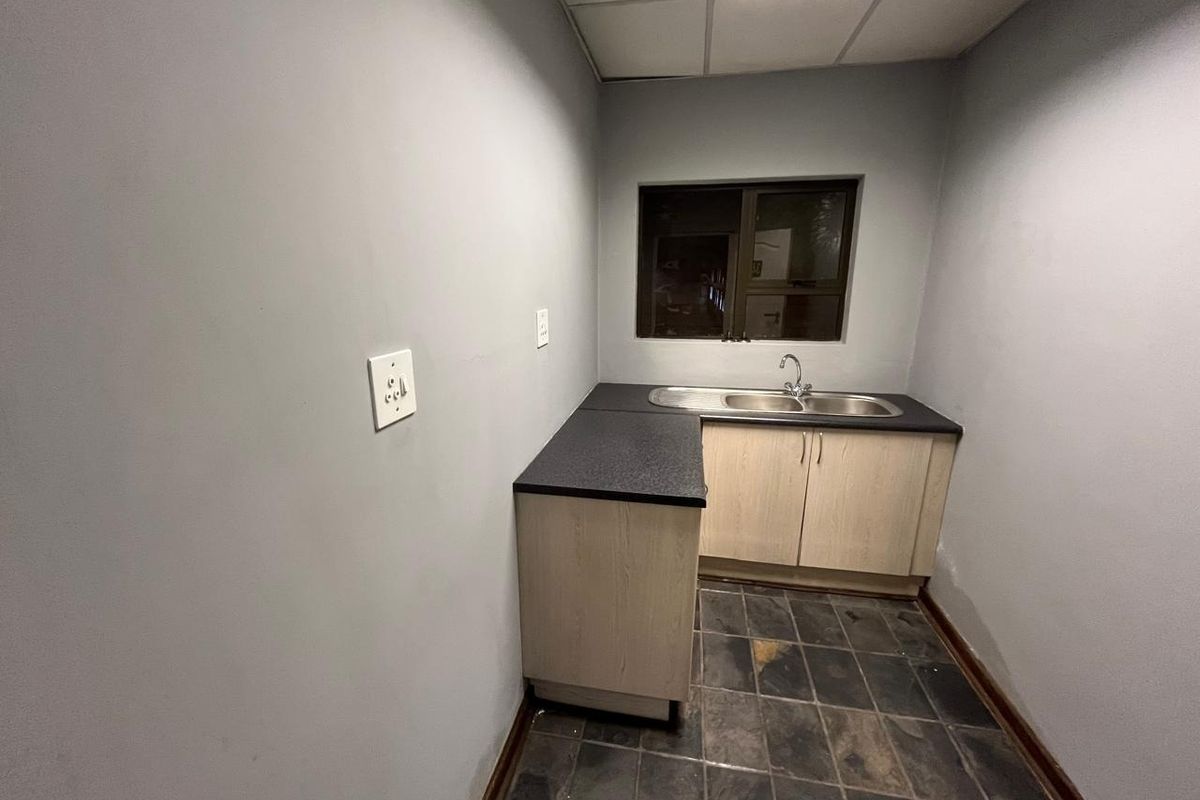 Office space available to let - Photo 4