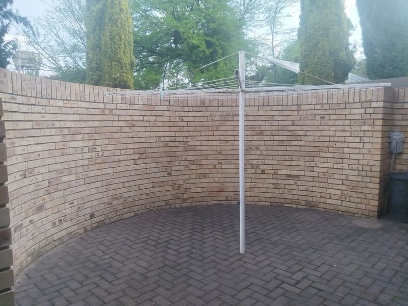 MODERN & SPACIOUS 3-BEDROOM HOME  TO RENT – HILLSBORO, DAN PIENAAR - Photo 9