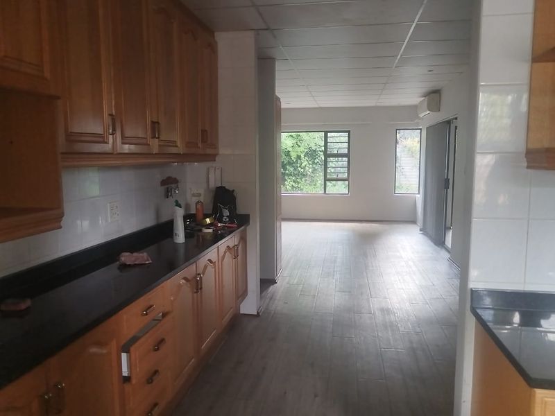 MODERN & SPACIOUS 3-BEDROOM HOME  TO RENT – HILLSBORO, DAN PIENAAR - Photo 7