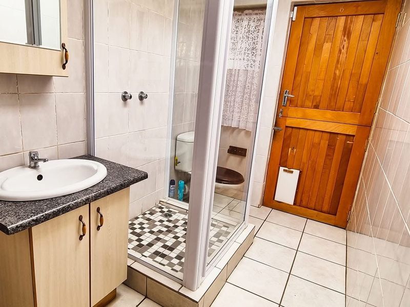 1 Bedroom Cottage in Uitsig - Photo 3