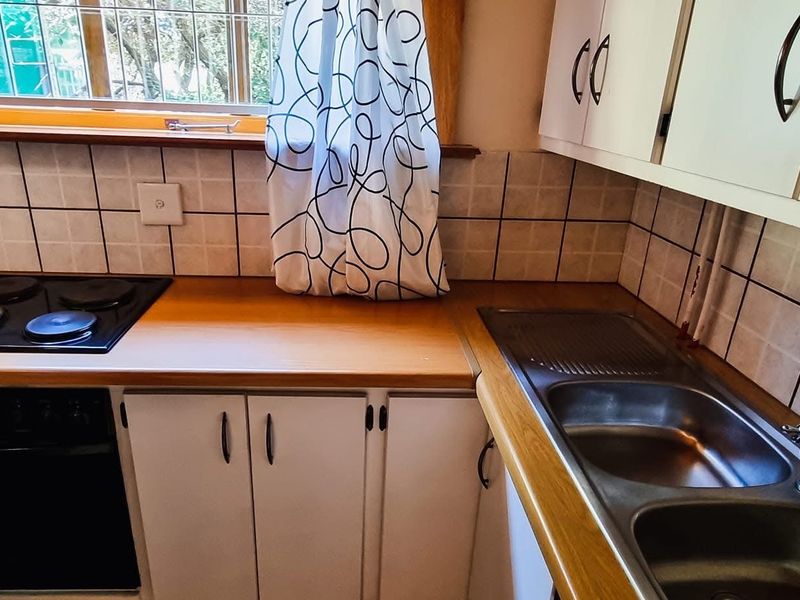 1 Bedroom Cottage in Uitsig - Photo 5