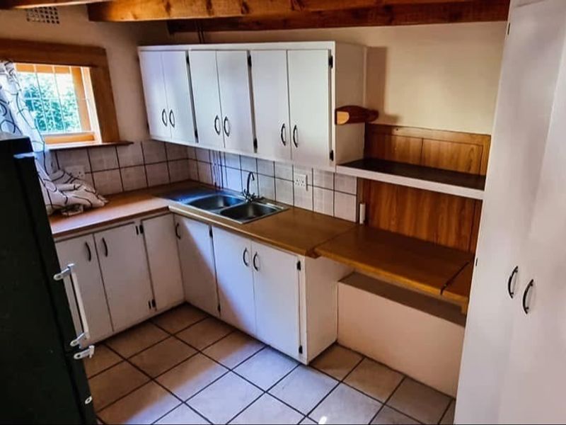 1 Bedroom Cottage in Uitsig - Photo 6