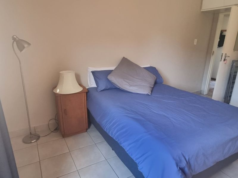 Very neat apartment in Langenhoven Park just hit the market - Photo 6