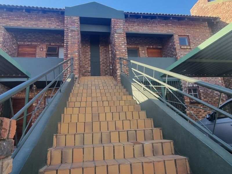 Very neat apartment in Langenhoven Park just hit the market - Photo 2